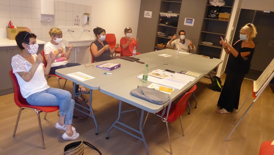 Ils combattent le silence avec la langue des signes