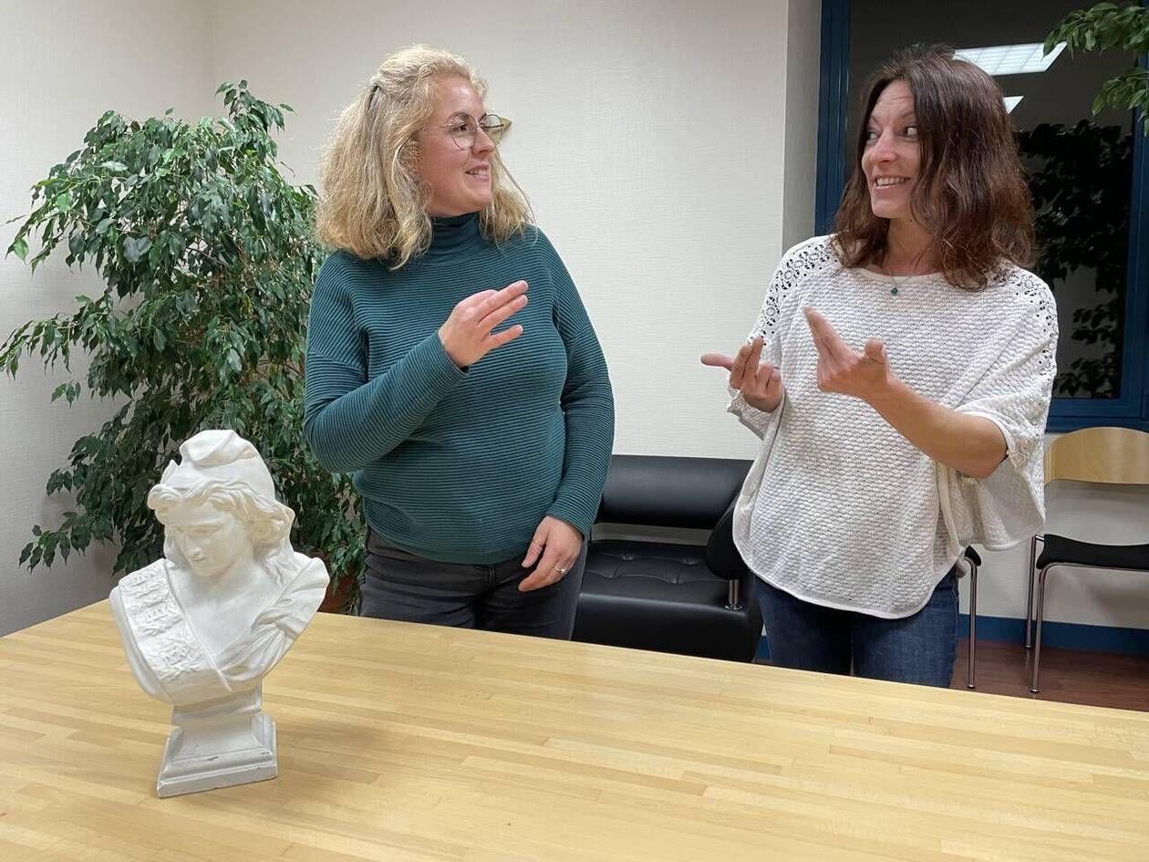 Sourde depuis l’enfance, Anne siège au conseil municipal de sa commune, en Mayenne