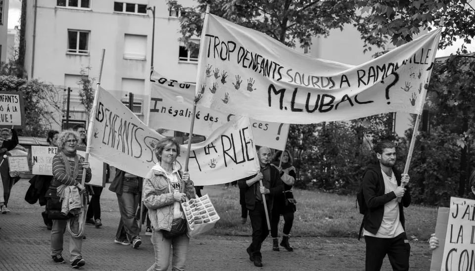 Au sud de Toulouse : ils se battent quotidiennement pour la scolarisation de leurs enfants sourds