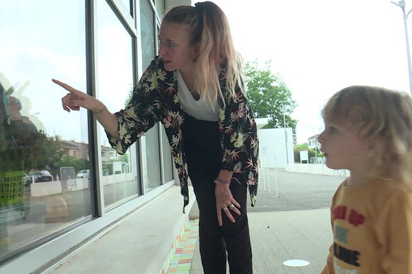 École en langue des signes pour enfants sourds : la rentrée s’annonce compliquée faute de places